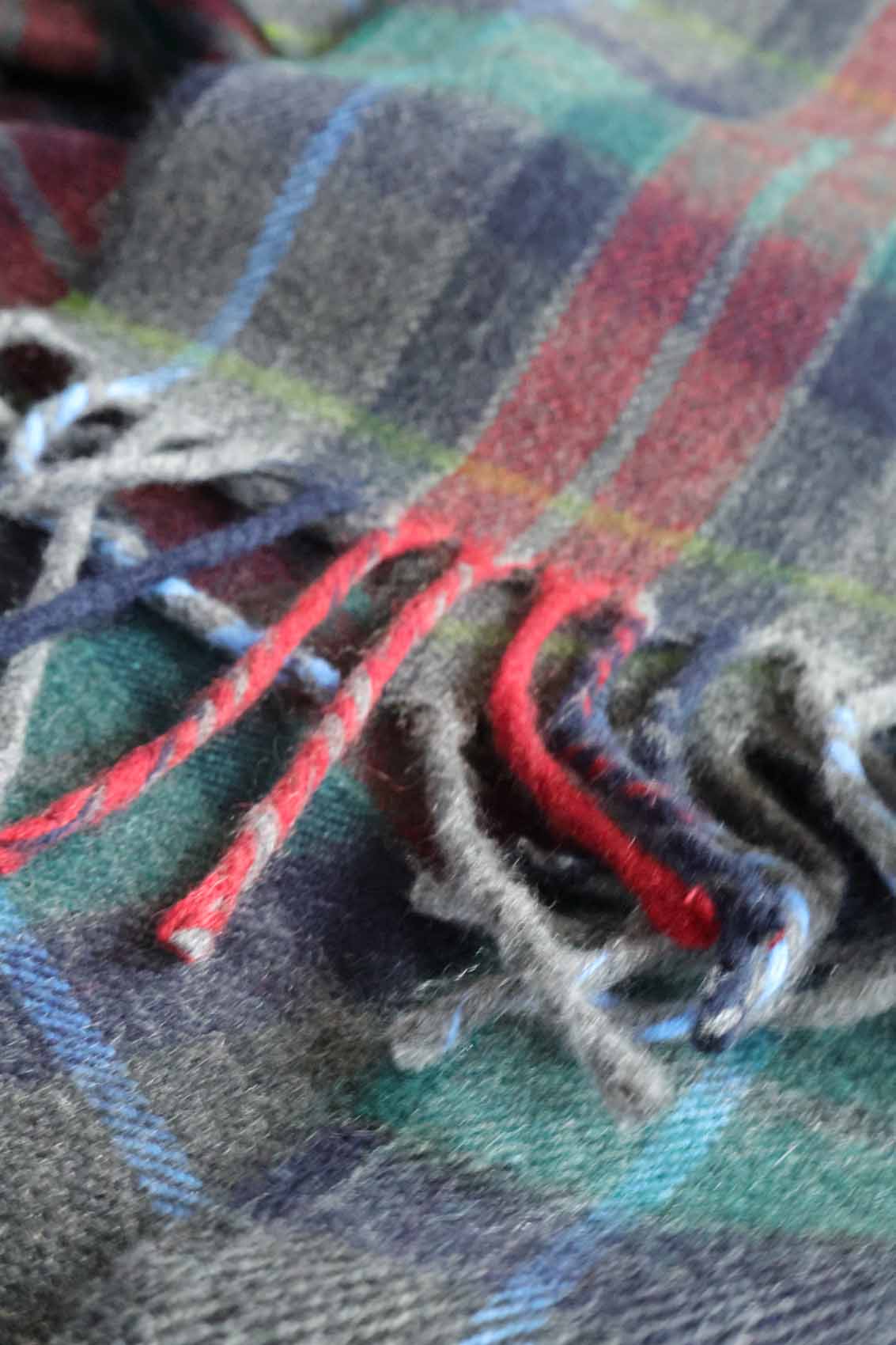 Tartan Kaschmirschals | Modern Schottenkaro Inverary | Grau Blau Rot