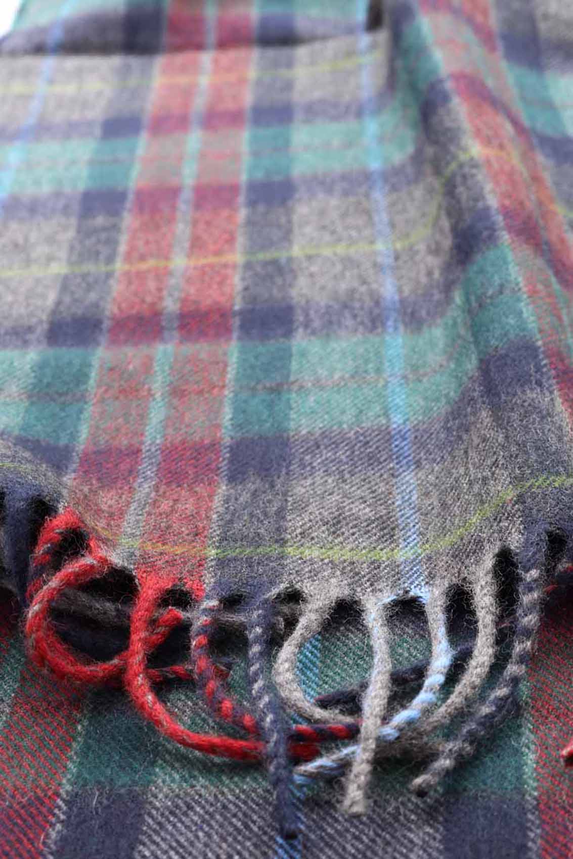 Tartan Kaschmirschals | Modern Schottenkaro Inverary | Grau Blau Rot