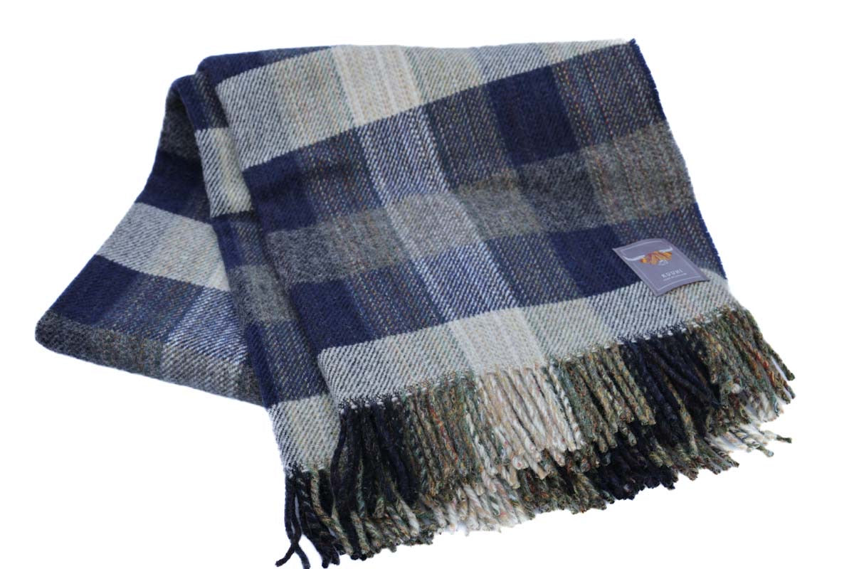 Coloured wool blanket navy with fringes