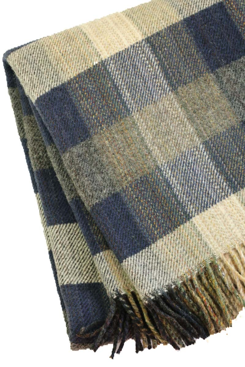 Coloured wool blanket navy with fringes